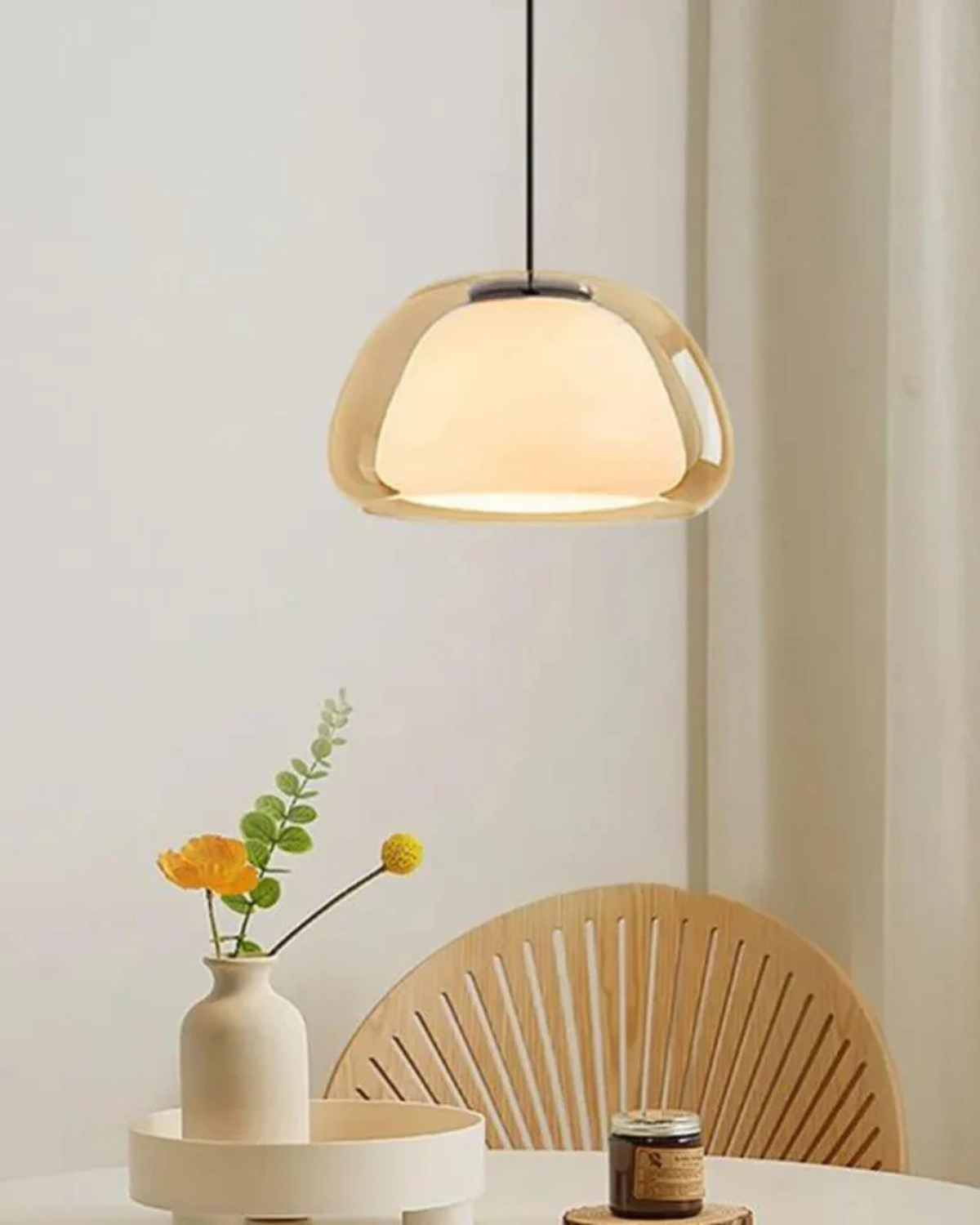 Norvo | Elegant lampe i form av en glasskuppel med krystallaccent
