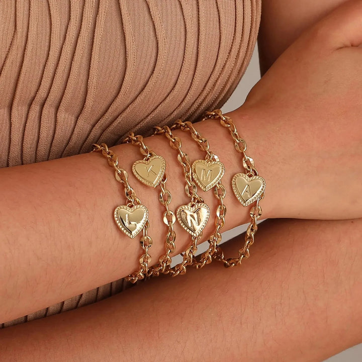 Skanto | 14k Delikat Hjerte Graverte Bokstav Initial Armbånd