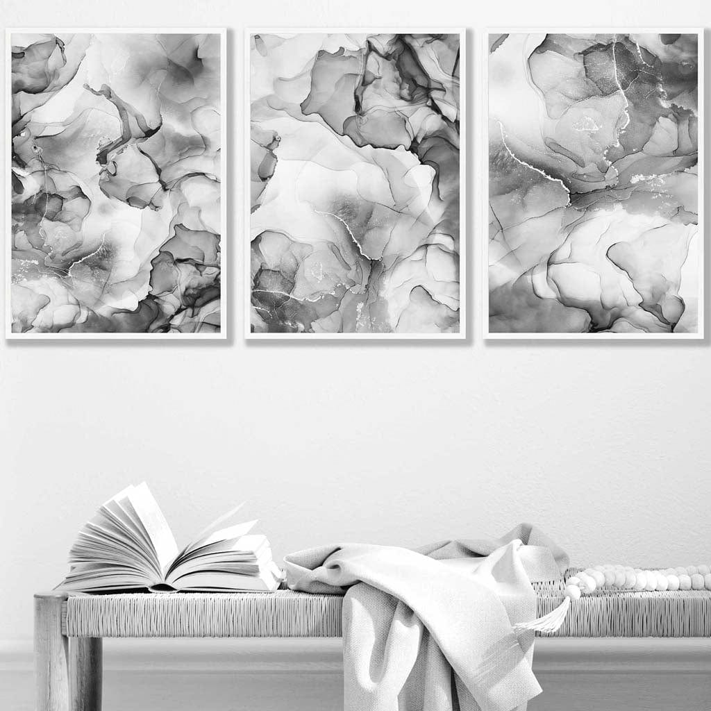 Abstrakt blomstermønster i grått, sett med 3 veggkunstverk | Innrammet