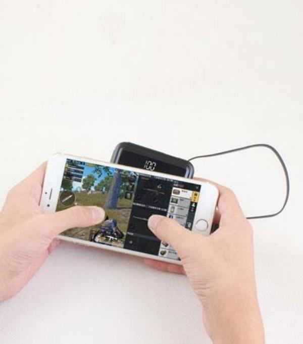 Skanto | Tinier & Thinner Solenergi Power Bank med 3-i-1 Skjult Kabel