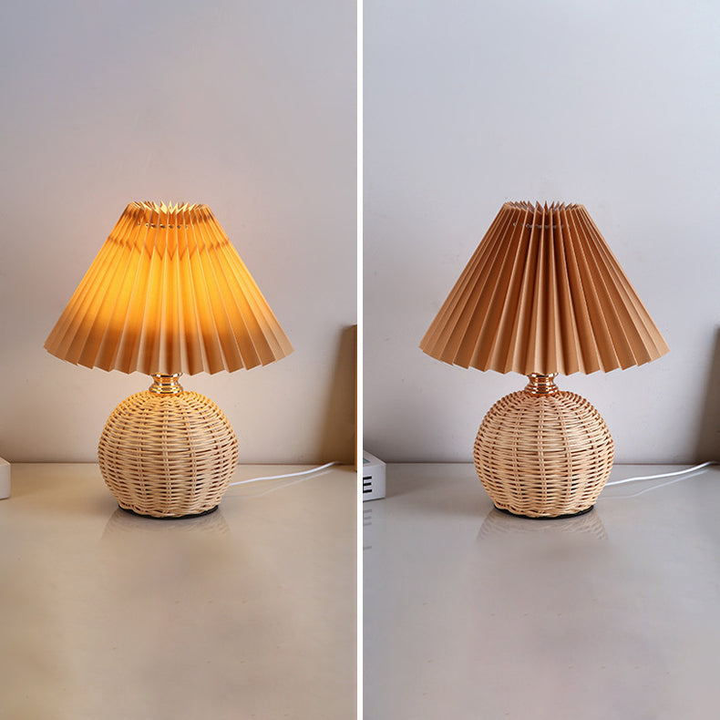 Skanto | RattaLume Nordic LED Bordlampe | Vevd Rattan & Foldbar Stoffskjerm | Stemningslys | Dekor for Soverommet