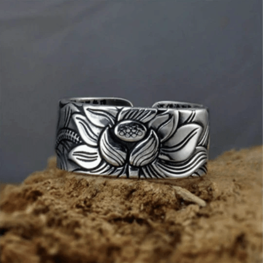 Skanto | Positive Thoughts Lotus Pattern Ring