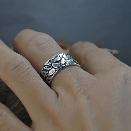 Skanto | Positive Thoughts Lotus Pattern Ring