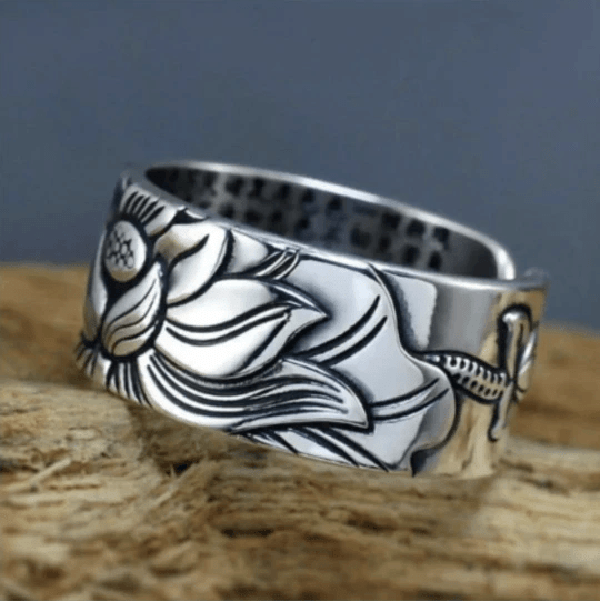 Skanto | Positive Thoughts Lotus Pattern Ring
