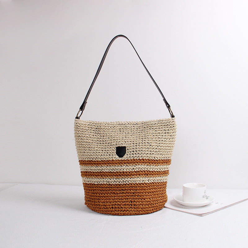 Braided shoulder bag with fashion accent Skanto