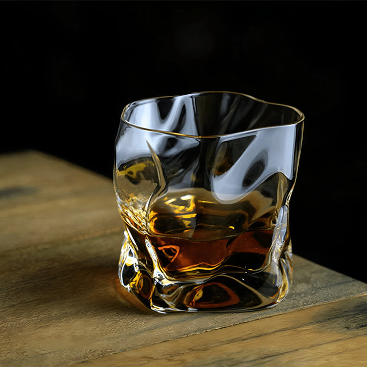 Whiskeyglass i Edo Kiriko stil – Håndskåret med unik krøll design | Skanto