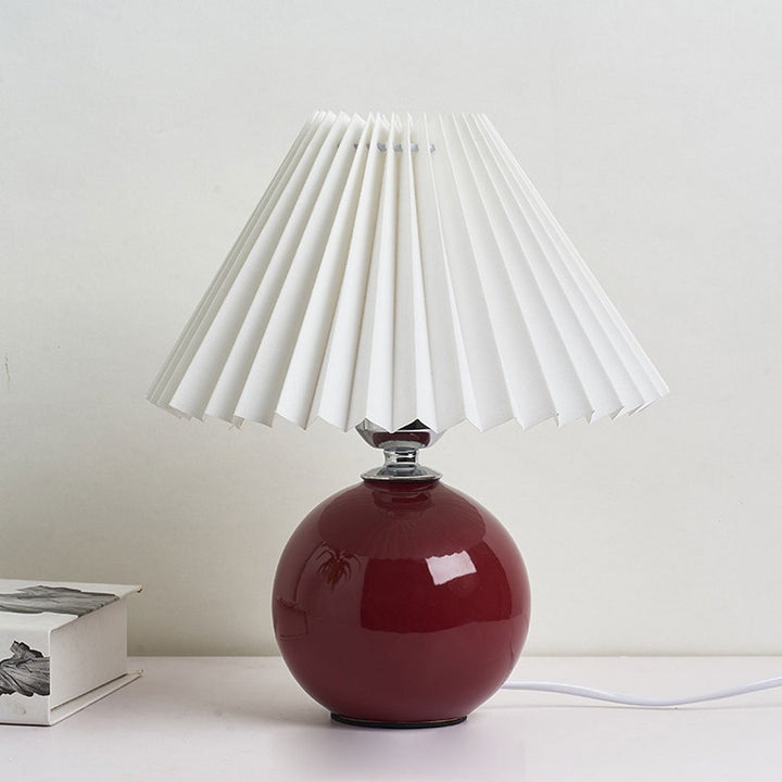 Skanto | Nordisk minimalistisk 1-lampe bordlampe laget av keramikk med folder