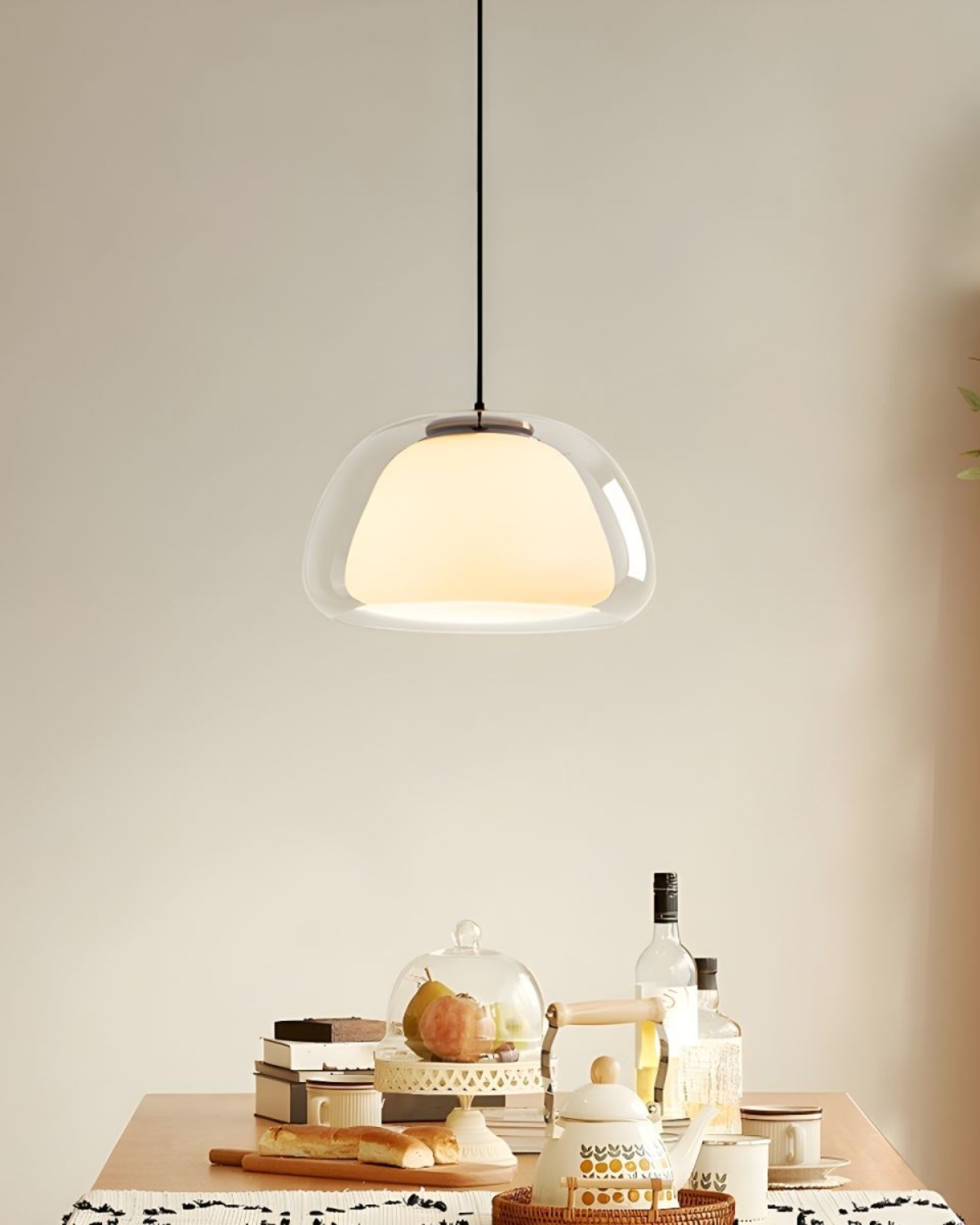 Norvo | Elegant lampe i form av en glasskuppel med krystallaccent