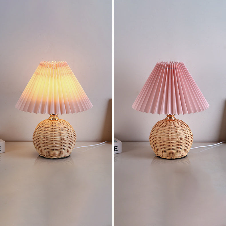 Skanto | RattaLume Nordic LED Bordlampe | Vevd Rattan & Foldbar Stoffskjerm | Stemningslys | Dekor for Soverommet