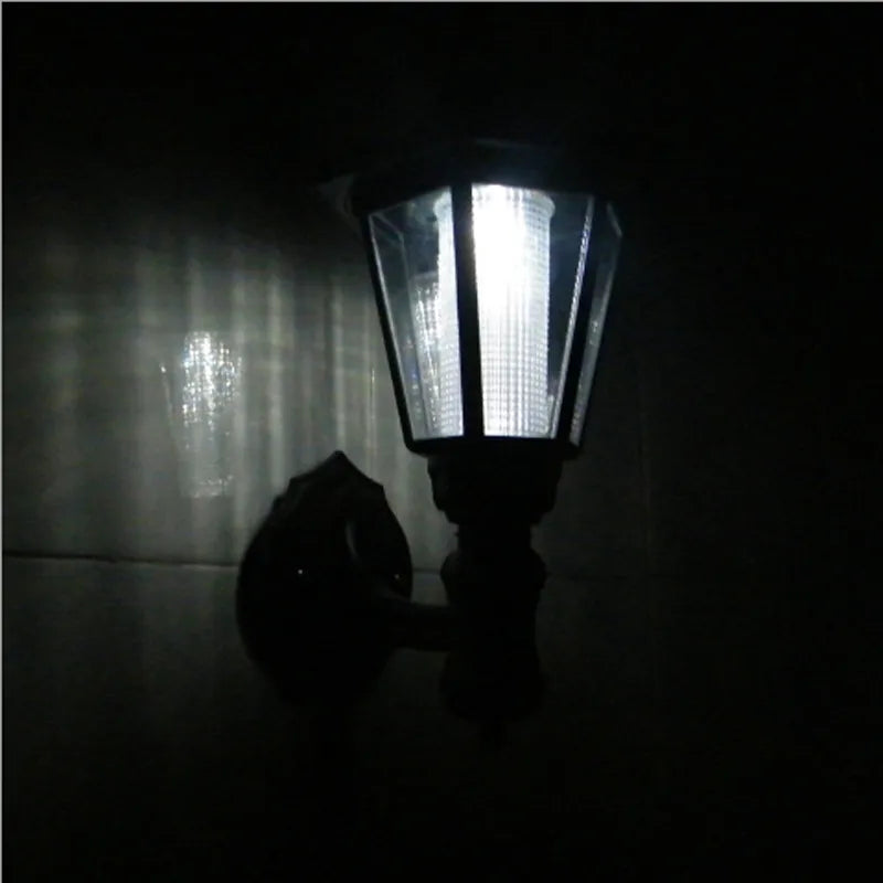 Skanto | Solar Hage Lantern med LED – Utendørsbelysning for Terrasse & Hage i Klassisk Lampedesign