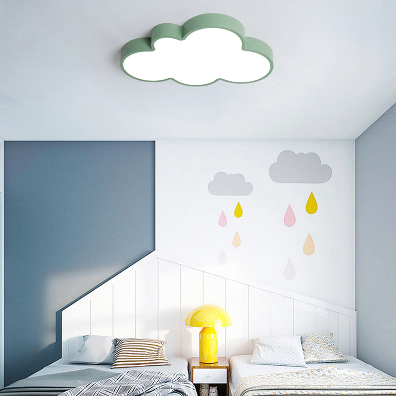 Barnevennlig taklampe i sky-design