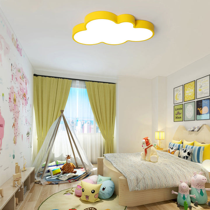 Barnevennlig taklampe i sky-design