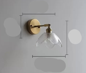 Skanto | Dekorativ vegglampe med buet arm og glasskjerm