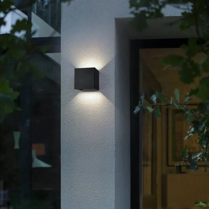 Moderne Wandleuchte fra schwarzem aluminium