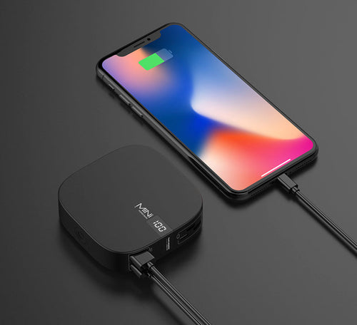Skanto | Mini 10000mAh Strømbank med 2.1A Hurtiglading, Super Slank, LED-skjerm og Dual USB Utgangsporter, Støtte for Lightning, Micro og Type-C