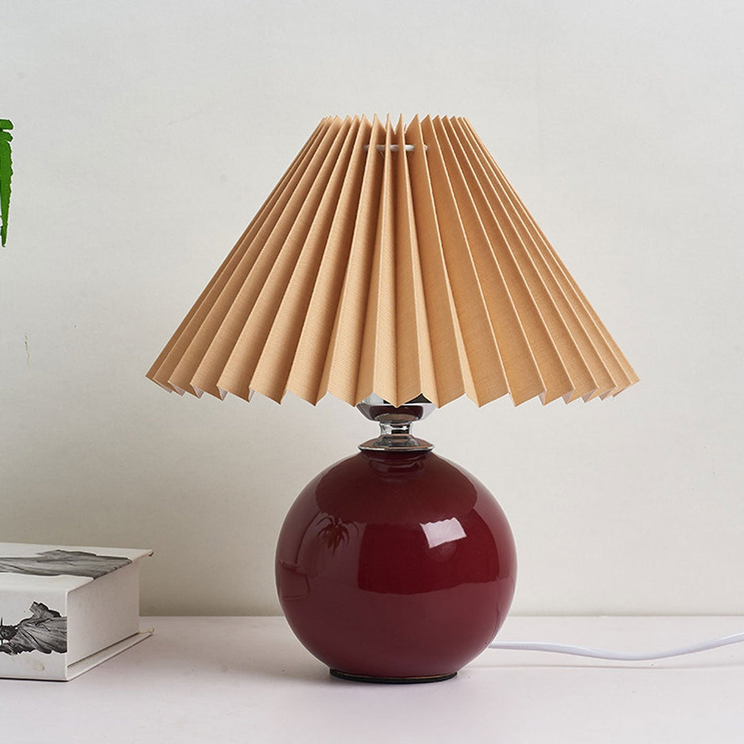 Skanto | Nordisk minimalistisk 1-lampe bordlampe laget av keramikk med folder