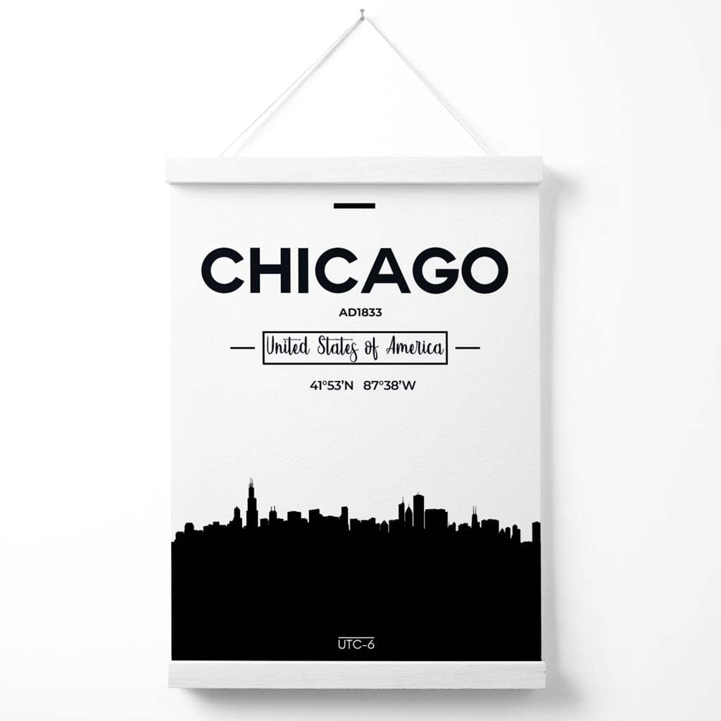 Plakat med bybilde av Chicago i svart-hvitt med oppheng