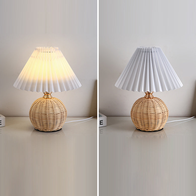 Skanto | RattaLume Nordic LED Bordlampe | Vevd Rattan & Foldbar Stoffskjerm | Stemningslys | Dekor for Soverommet