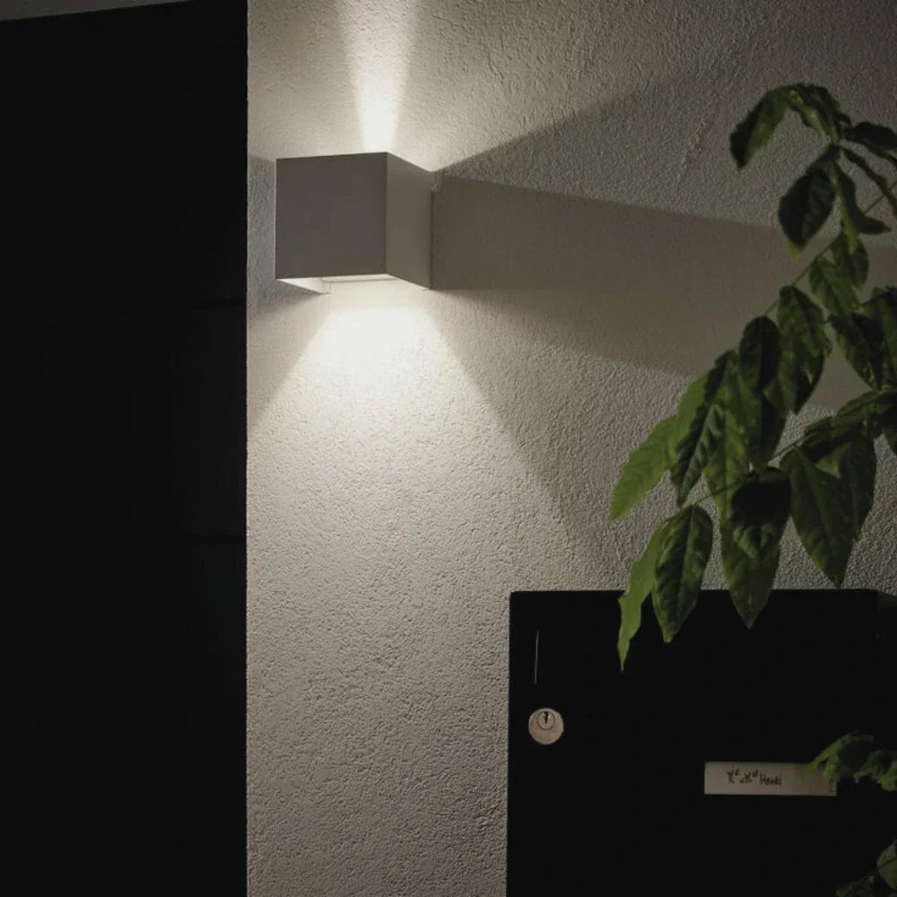 Moderne Wandleuchte fra schwarzem aluminium
