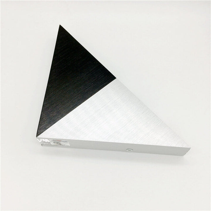 Skanto | TriLumina Prism LED Vegglampe | Kreativ Pyramide Design | Aluminium & Akryl | Fargede Lysalternativer