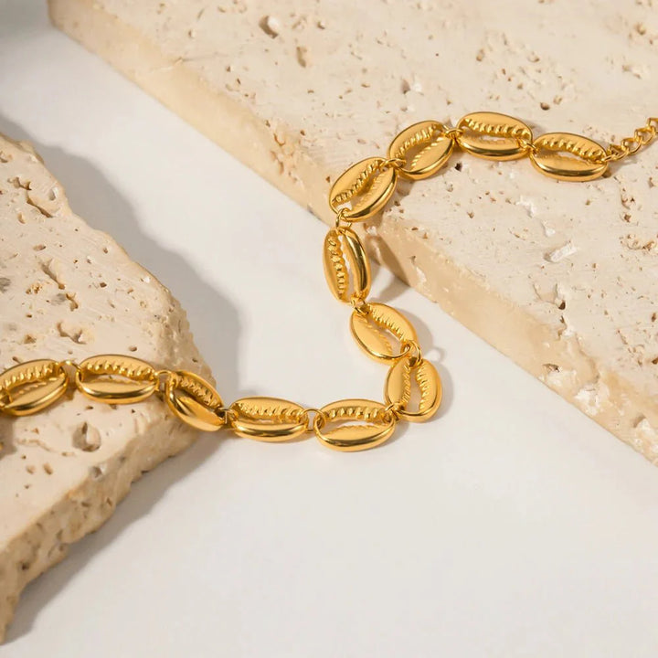 Skanto | 18k Delikat Cowrie Shell Armbånd