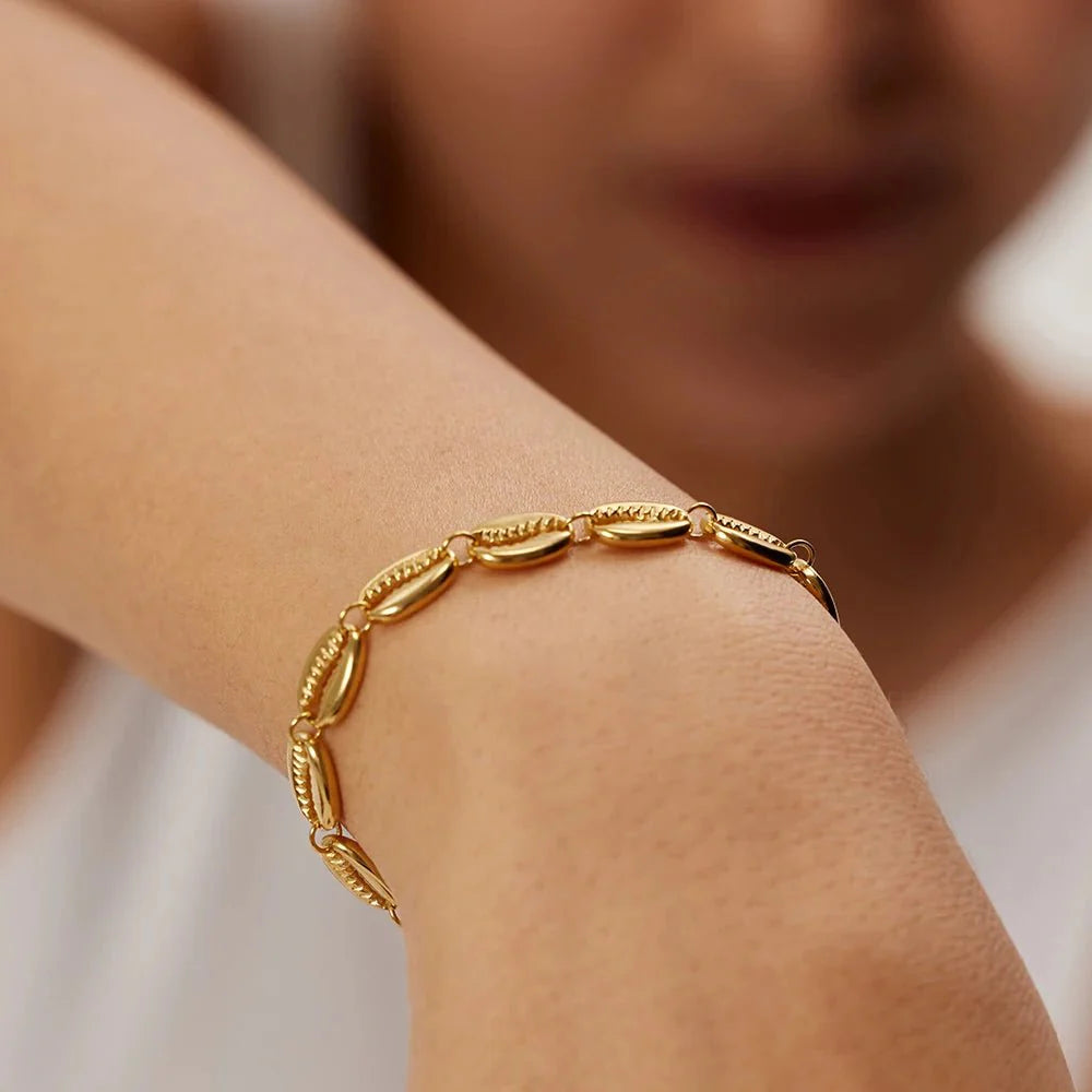 Skanto | 18k Delikat Cowrie Shell Armbånd