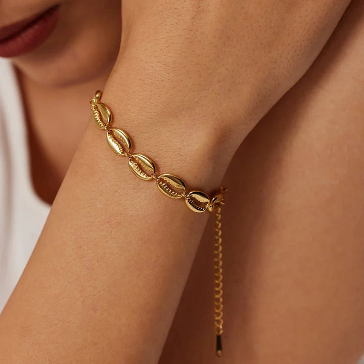 Skanto | 18k Delikat Cowrie Shell Armbånd