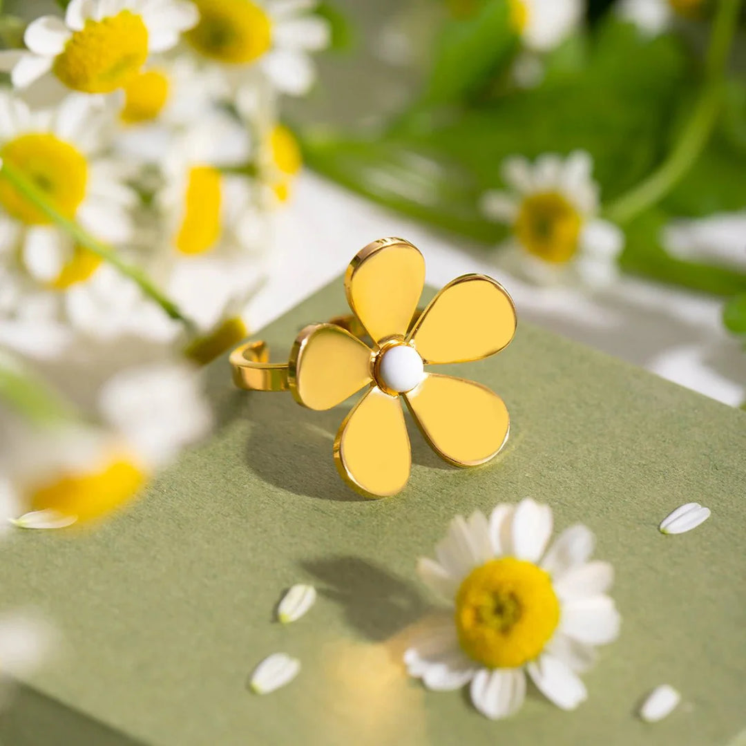Skanto | 18k Dainty Daisy Floral Ring