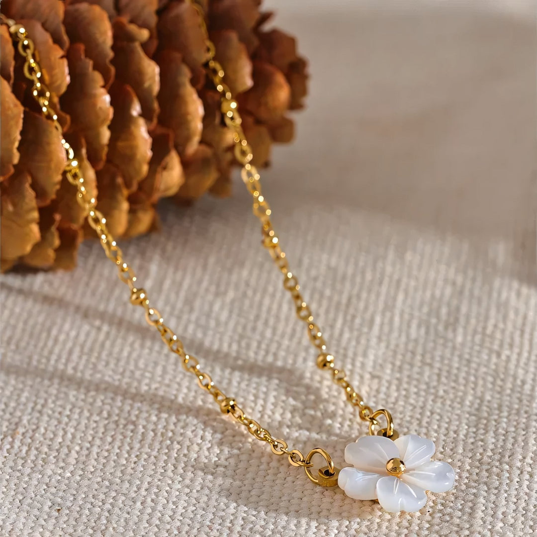 Skanto | 18k Delikat Hvit Blomster Halskjede