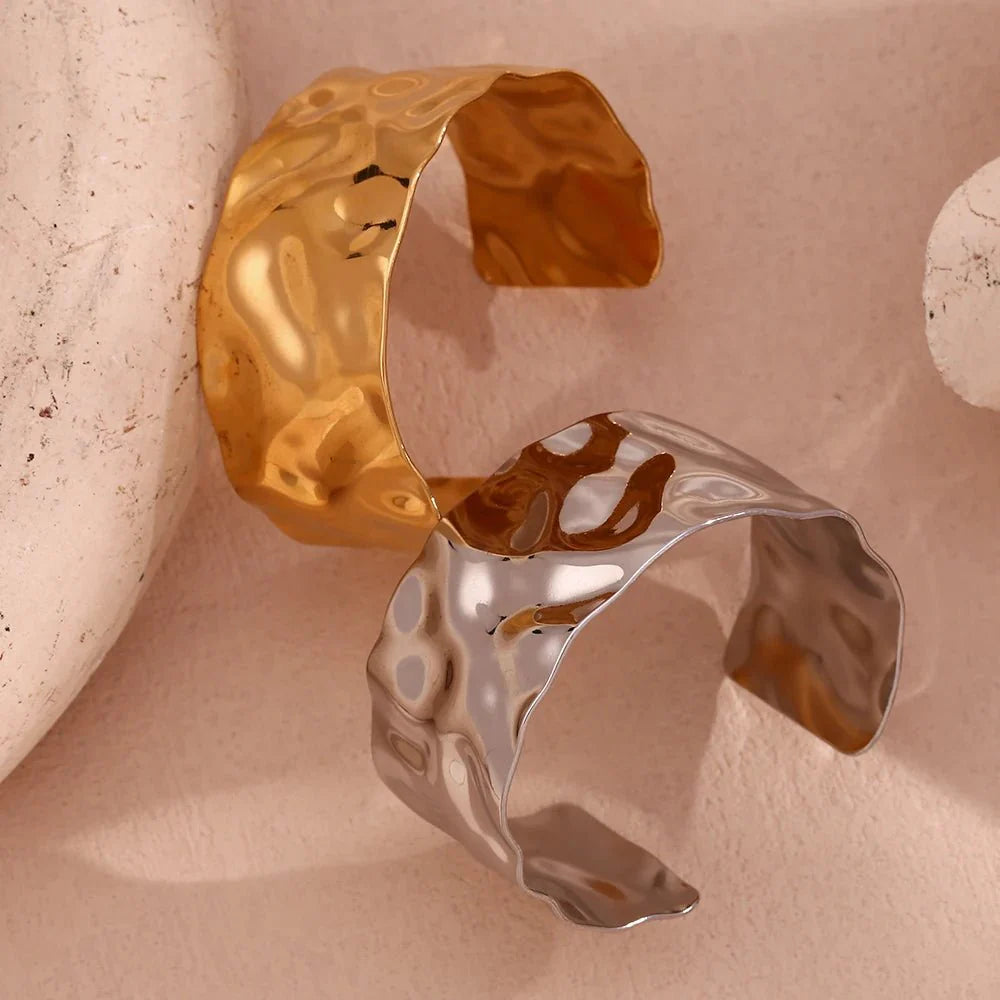 Skanto | 18k Hamret Tekstur Bangle Armbånd