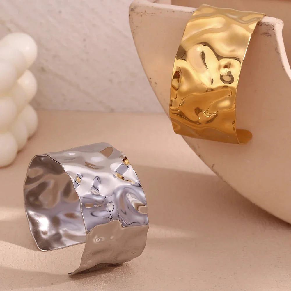 Skanto | 18k Hamret Tekstur Bangle Armbånd