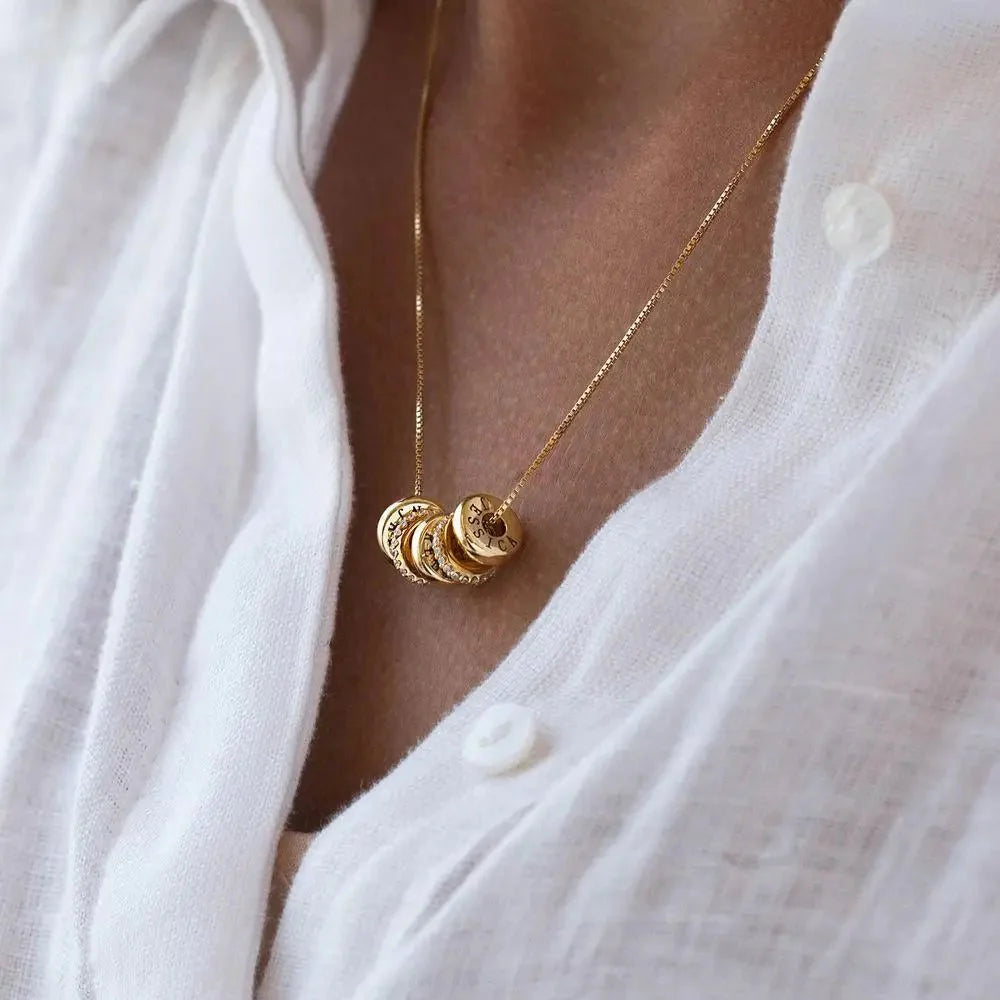 Skanto | 18k Personlig Navn Dainty Diamond Disc Halskjede
