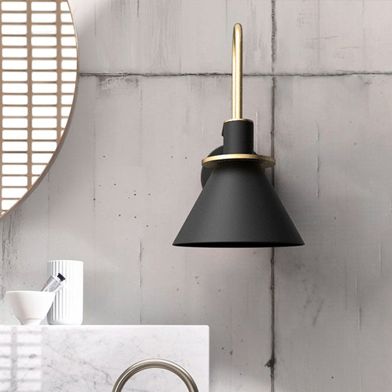 Svart/Hvit/Grønn Kjegle Vegglampe Macaron 1-Lykt Metall Veggmontert Lys med Bølgearm for Soverom, Varm/Hvit Lys | Skanto