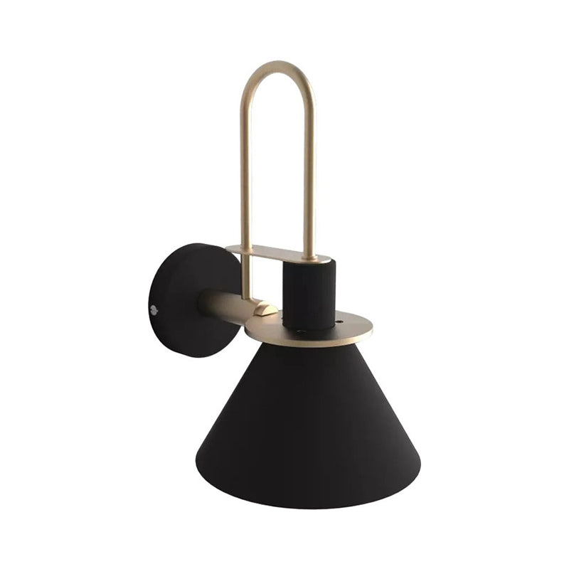 Svart/Hvit/Grønn Kjegle Vegglampe Macaron 1-Lykt Metall Veggmontert Lys med Bølgearm for Soverom, Varm/Hvit Lys | Skanto