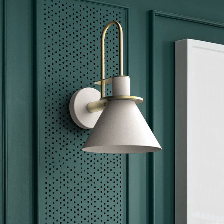 Svart/Hvit/Grønn Kjegle Vegglampe Macaron 1-Lykt Metall Veggmontert Lys med Bølgearm for Soverom, Varm/Hvit Lys | Skanto