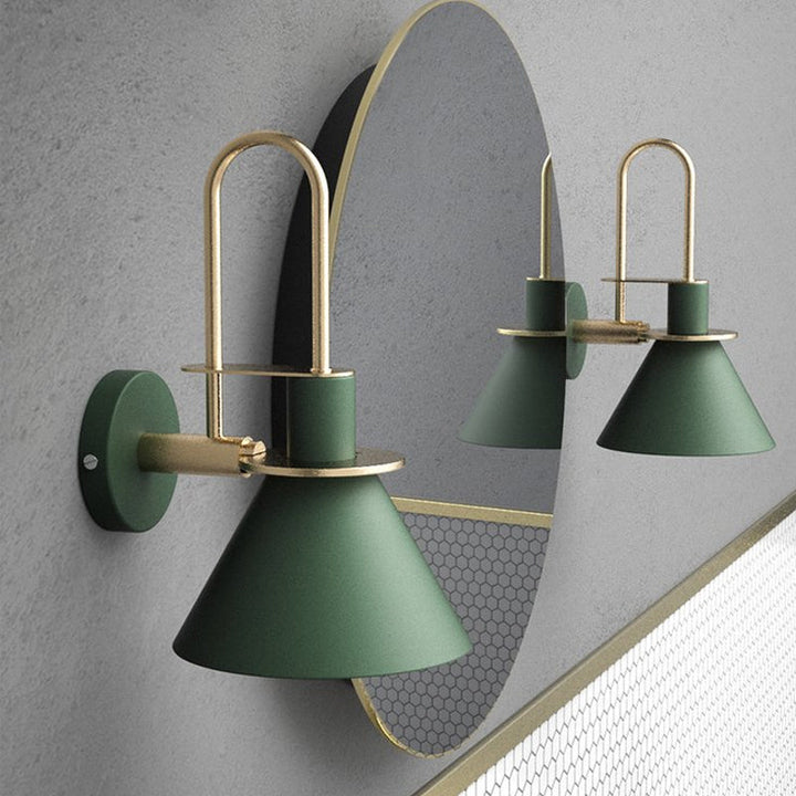 Svart/Hvit/Grønn Kjegle Vegglampe Macaron 1-Lykt Metall Veggmontert Lys med Bølgearm for Soverom, Varm/Hvit Lys | Skanto