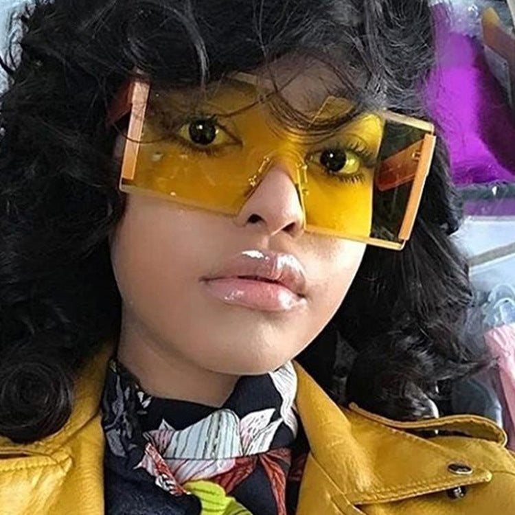 Women's futuristic oversized sunglasses with a striking design Skanto