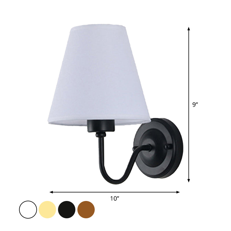 Skanto | Svart/Brun/Beige Keglevegglampe Nordisk 1-lys Stoffveggbelysning med Buet Arm i Svart/Hvit