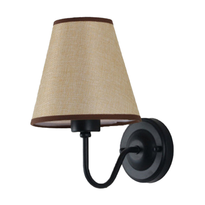 Skanto | Svart/Brun/Beige Keglevegglampe Nordisk 1-lys Stoffveggbelysning med Buet Arm i Svart/Hvit
