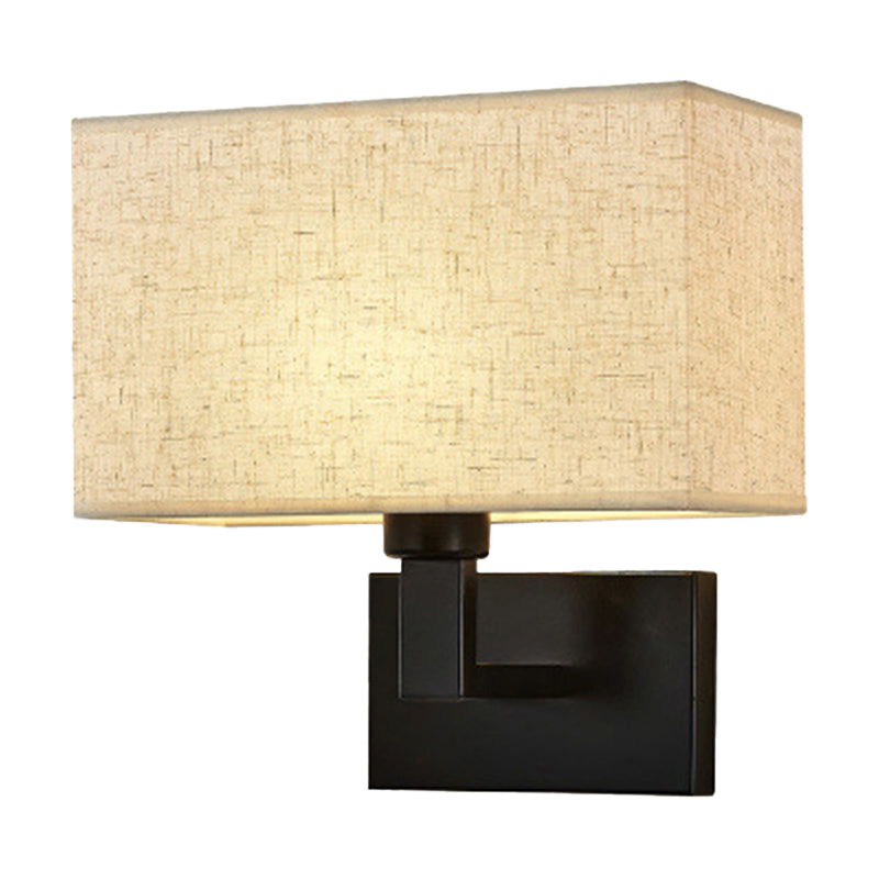 Postmodern Cuboid Vegglampe Stoff 1-Lys Sengelampe Lesevegglys i Hvit/Beige/Brown med Svart/Gull Arm | Skanto