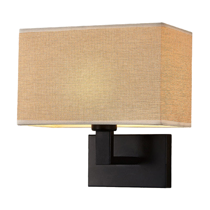 Postmodern Cuboid Vegglampe Stoff 1-Lys Sengelampe Lesevegglys i Hvit/Beige/Brown med Svart/Gull Arm | Skanto