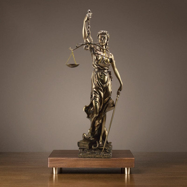 Skanto | Dekorativ statue av Rettferdighetens Gudinne