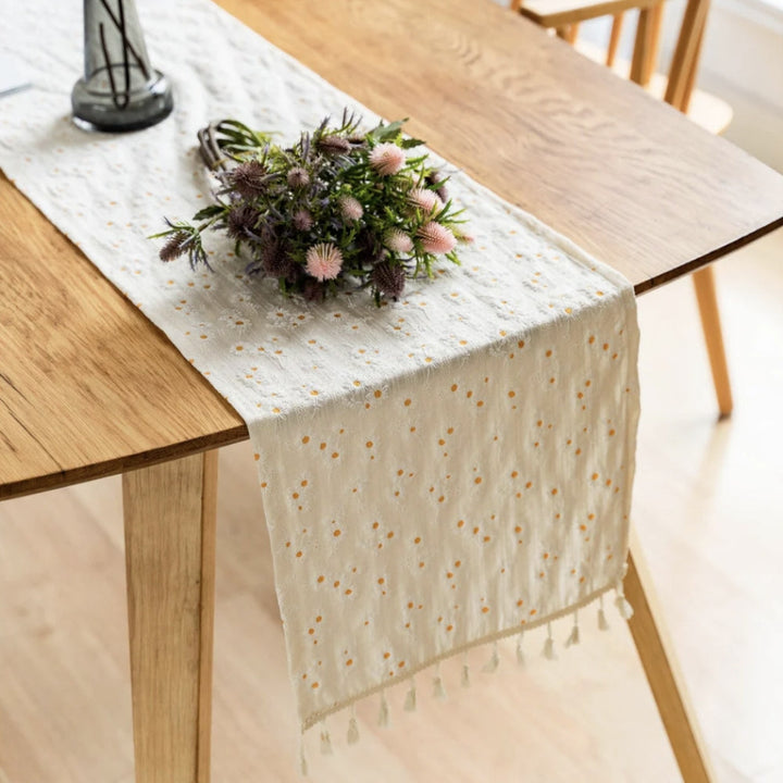 Skanto | Lekfull Daisy Brodert Boho Bordløper