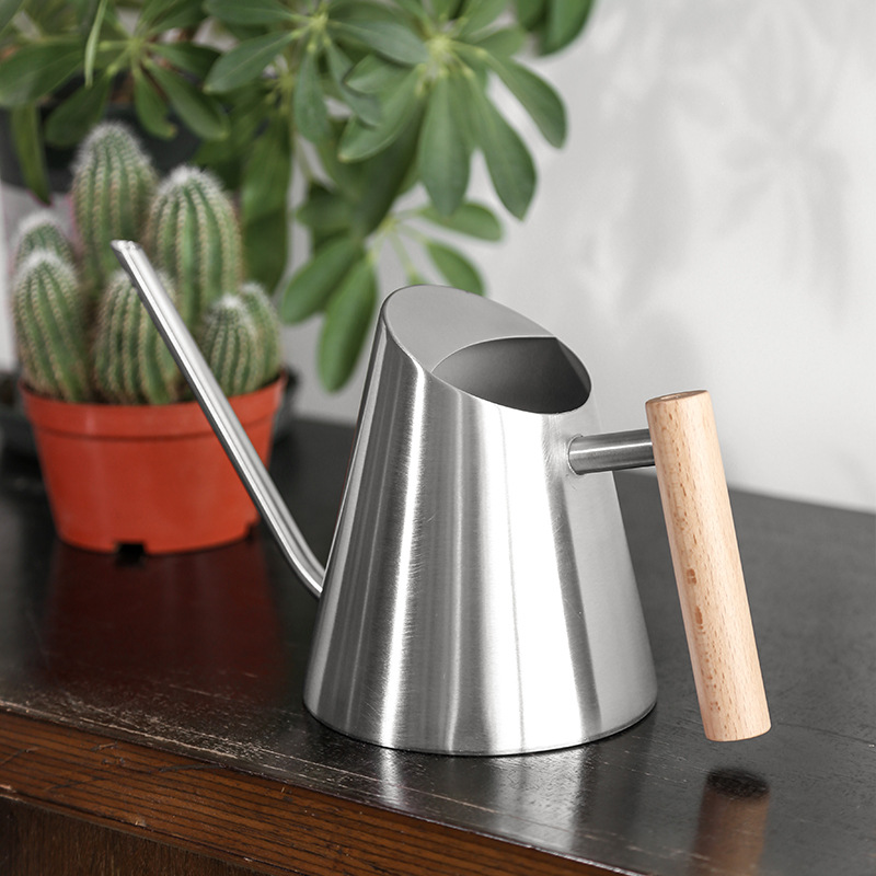 Skanto | Moderne vannkanne med trehåndtak – Stilren vannkanne for planter i hagen