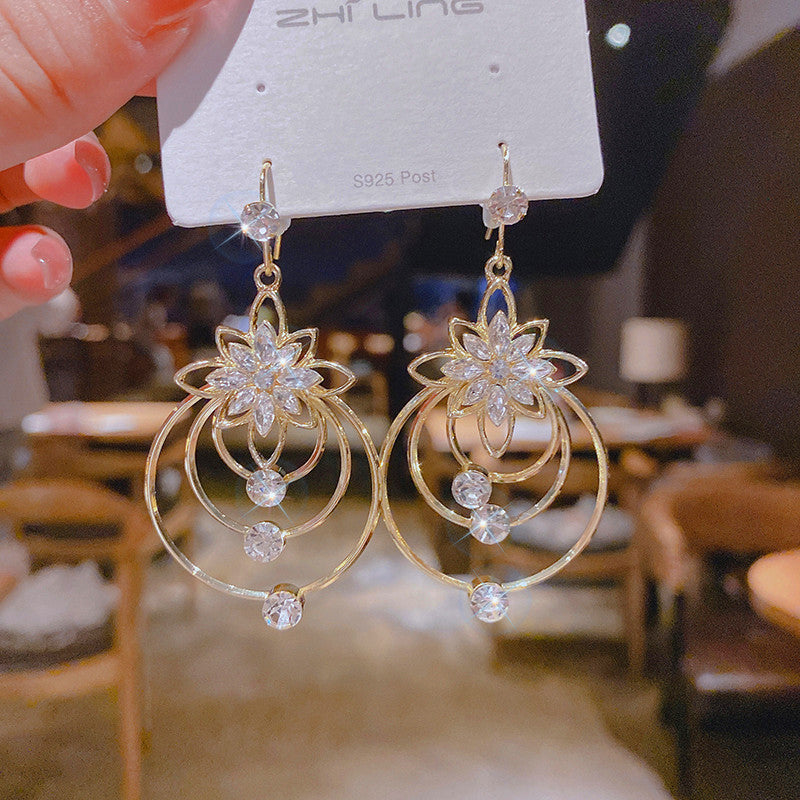 Crystal Lotus Tre Ringer Øredobber Skanto