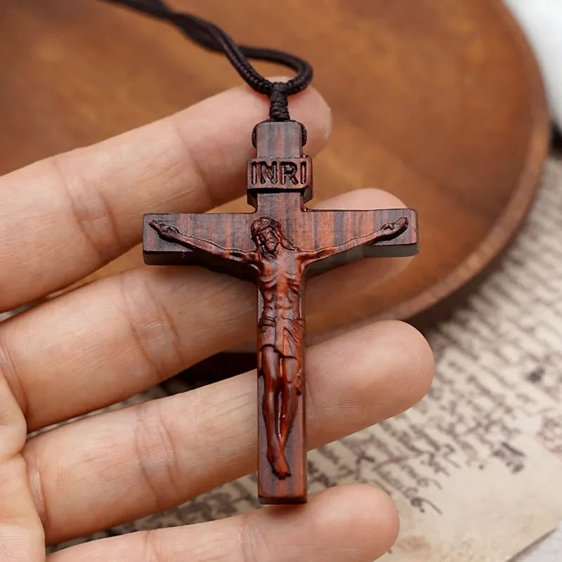 Skanto | Jesus-Kors-Halskjede laget av Tre