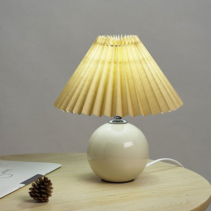 Skanto | Nordisk minimalistisk 1-lampe bordlampe laget av keramikk med folder