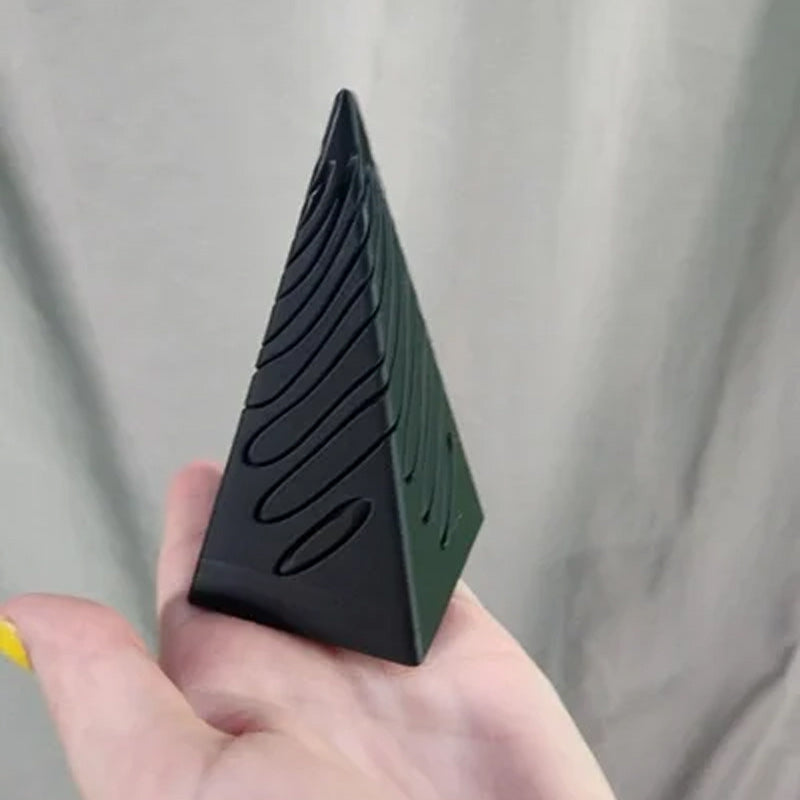 Umulig pyramide passasje skulptur | Skanto