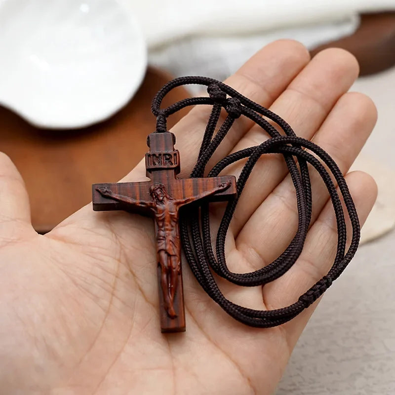 Skanto | Jesus-Kors-Halskjede laget av Tre