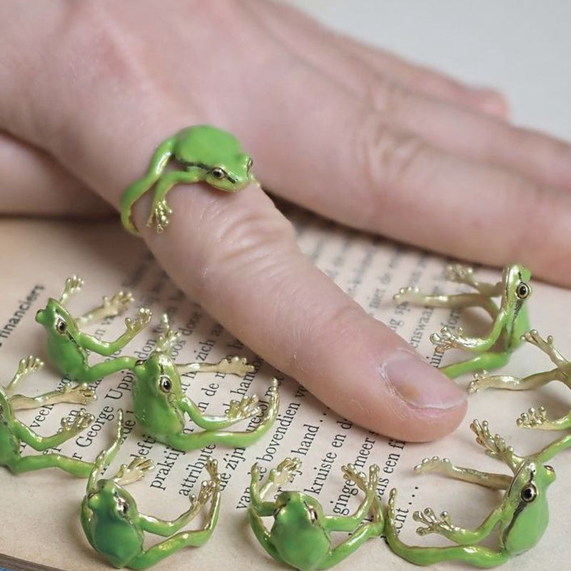 Skanto | Latest-tree Frog Ring & Earrings